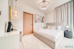 Postel nebo postele na pokoji v ubytování Spectacular 1BR at Vida Residences Dubai Marina by Deluxe Holiday Homes