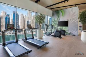 Fitness centrum a/nebo fitness zařízení v ubytování Spectacular 1BR at Vida Residences Dubai Marina by Deluxe Holiday Homes