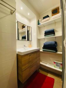 A bathroom at Palazzo Leopardi Még 6 kép