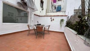 A balcony or terrace at patio soleado DOS BAÑOS