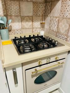 a kitchen with a stove top oven in a kitchen at Casa Margherita in Florence