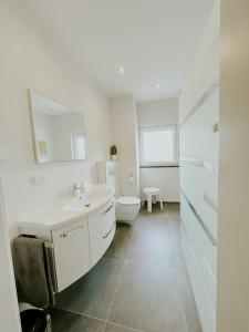 Koupelna v ubytování Apartment 100 qm im Weindorf - Balkon/Garage + 30 fotografií