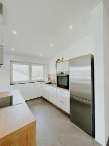 Kuchyň nebo kuchyňský kout v ubytování Apartment 100 qm im Weindorf - Balkon/Garage