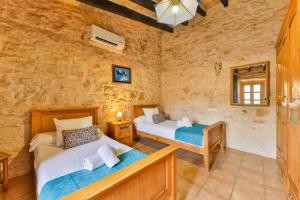 Postel nebo postele na pokoji v ubytování CAN TROBAT - Gran Villa Mallorquina con piscina + 41 fotografií