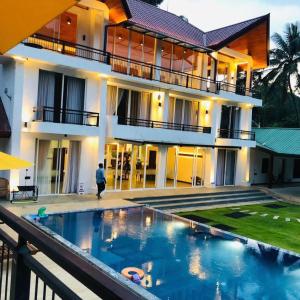 Bazén v ubytování Serenemo Eco Resort nebo v jeho okolí