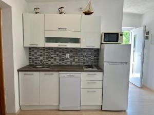Kuchyňa alebo kuchynka v ubytovaní Apartments Stela