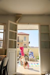 Galeriebild der Unterkunft Blondie - by Loginn Tel-Avivian hotels in Tel Aviv + 34 Fotos