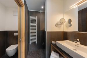 Vannituba majutusasutuses Active Alm Hotel