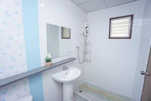 Koupelna v ubytování Maruay Living Apartment 506 (Khaosan/Chinatown/Samyot MRT)