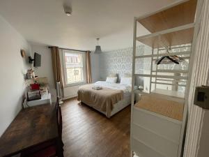 Ένα ή περισσότερα κρεβάτια σε δωμάτιο στο 10 Grove St - Bath Holiday Suites