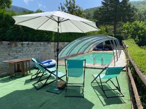 The swimming pool at or close to B&B La Soldanella
