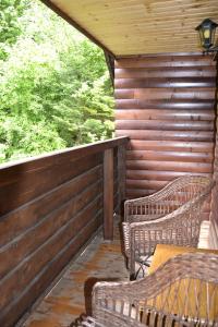 Balkón nebo terasa v ubytování Casa "Cabana Varciorog Arieseni"
