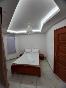 Ένα ή περισσότερα κρεβάτια σε δωμάτιο στο Bel appartement a Yaoundé Bastos +3 φωτογραφίες