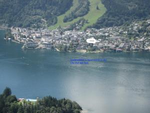 a view of a lake with a town and a city at Gadenstätter Apartments in der City in Zell am See +107 photos