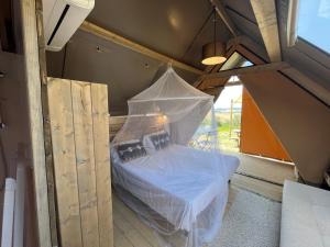 Postel nebo postele na pokoji v ubytování Glamping Tuscany - Podere Cortesi