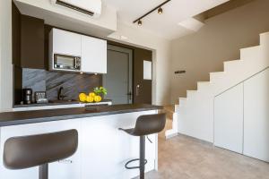 Φωτογραφία από το άλμπουμ του The View Hotel Sofas Coastal Retreat στην Πέρδικα