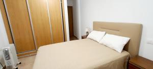A bed or beds in a room at Apartamento Torrevieja