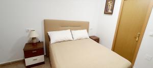 A bed or beds in a room at Apartamento Torrevieja