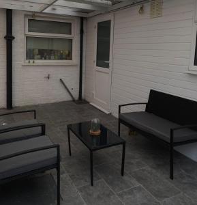 A seating area at Private Studio Outhouse near Heathrow- Free Parking