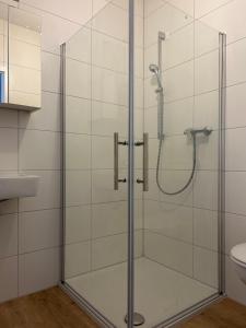 Bathroom sa Boardinghouse Rheinfelden 2