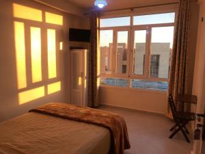 Uma cama ou camas num quarto em Hôtel Afoulki Tiznit