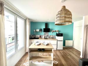 Kuchyň nebo kuchyňský kout v ubytování STUDIO IBIZA - HYPER CENTRE LORIENT + 11 fotografií