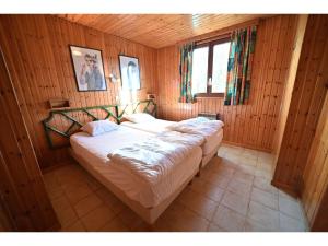 Katil atau katil-katil dalam bilik di Cozy Holiday Home in Somme-Leuze with Private Garden
