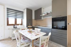 A kitchen or kitchenette at Apartments Sanja-Marino