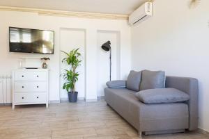 A seating area at Apartments Sanja-Marino