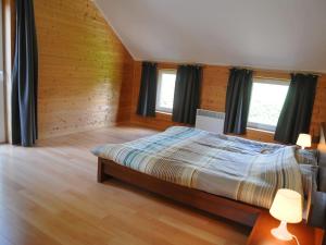 Ένα ή περισσότερα κρεβάτια σε δωμάτιο στο Durbuy, close to this holiday home in Enneille