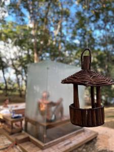 a wicker umbrella holder on a table in front of a tent at Pousada Aconchego in Pirenópolis