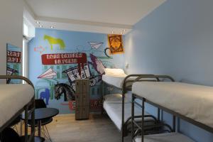 Cama o camas de una habitación en The 3 Ducks Eiffel Tower by Hiphophostels