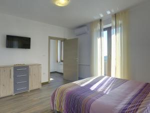Ένα ή περισσότερα κρεβάτια σε δωμάτιο στο Holiday Home in Li njan near the Beach +18 φωτογραφίες
