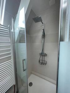 a shower with a glass door in a bathroom at Le Cognet : Maison 190 m2 Home 190 sqm 18' from Caen - 35 ' from Bayeux 