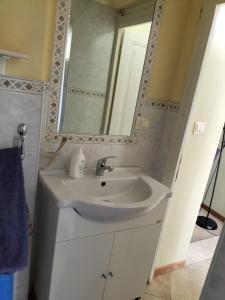 Ein Badezimmer in der Unterkunft casa di Carlo e Chiara