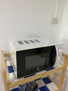 TV i/ili multimedijalni sistem u objektu Thanyaporn Guest House - Don Mueang
