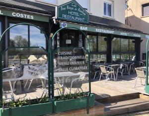 Restaurace v ubytování Aux berges de Pareloup