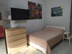 Postel nebo postele na pokoji v ubytování Homeyfeel Stay Sea 1 - Modern studio next to the sea!