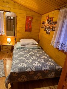 a bedroom with a bed in a log cabin at Eko-Wakacje in Polańczyk