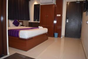 Postel nebo postele na pokoji v ubytování Hotel UR Comforts Jayanagar
