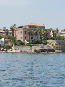 a large house on the shore of a body of water at "Sabbinirica" in Syracuse