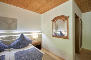 Postel nebo postele na pokoji v ubytování Landhotel Fuchs