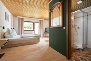 Postel nebo postele na pokoji v ubytování Landhotel Fuchs