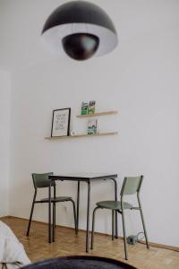 a table and two chairs in a room at Stylisches Design-Apartment in Bad Tölz