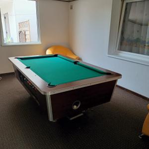 a pool table in a room with a chair at Pokoje Gościnne u Marcina in Ostrowo