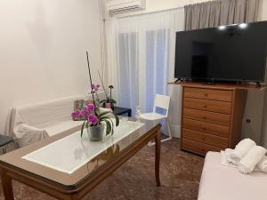 a living room with a tv and a coffee table at Billy's appartment in Preveza