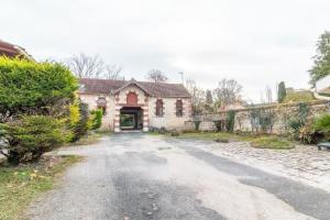an empty road in front of a house at LA BUANDERIE in Jonzac