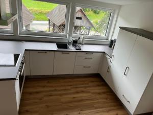 Kuchyň nebo kuchyňský kout v ubytování dasZimmermann Frühstückspension