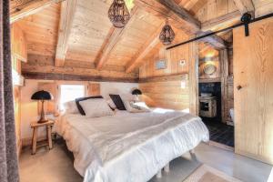 a bedroom with a bed in a wooden cabin at Chalet luxe & calme La Chandelle, 6-12 p, Vue+++ in Saint-Gervais-les-Bains