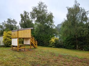 Ogród w obiekcie Camping Onlycamp Les Deux Rives